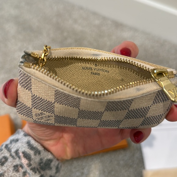 Authentic Louis Vuitton Damier Azure key pouch - Picture 8 of 11